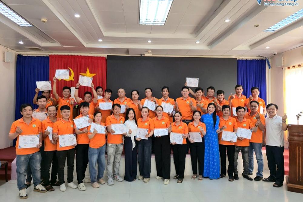 Bế giảng khóa tiếng Hàn cho gần 130 lao động Cà Mau tham gia chương trình làm việc tại Hàn Quốc